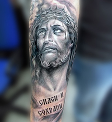 татуировка Иисус реализм и тату надпись спаси и сохрани